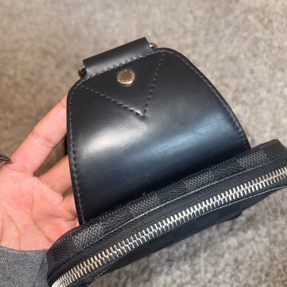 Men’s Louis Vuitton Damier Sling Bag - Picture 5 of 12
